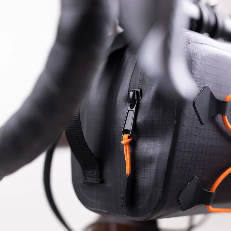 Oxford Aqua Evo Gravel Adventure Daytripper Handlebar Pack in Black-3