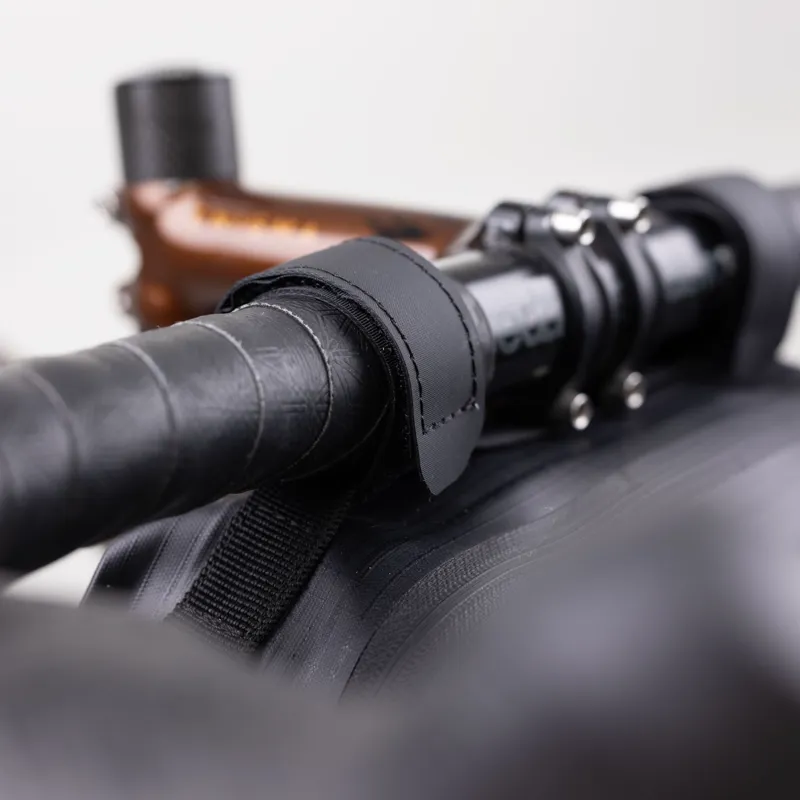 Oxford Aqua Evo Gravel Adventure Daytripper Handlebar Pack in Black-4